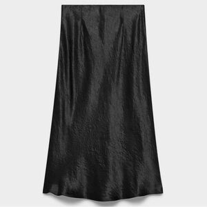 Babaton Aritzia Satin Midi Skirt Black. Size 0
